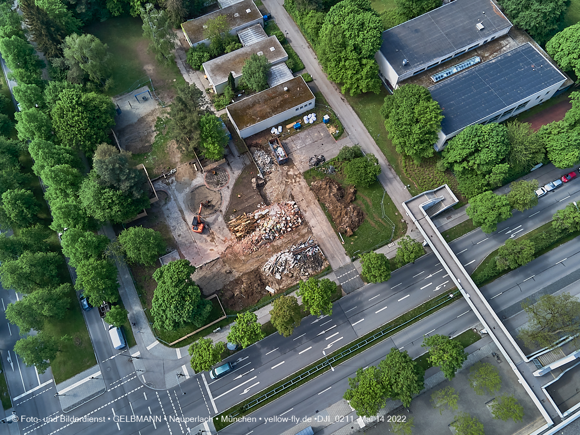 14.05.2022 - Luftbilder von der Baustelle Haus für Kinder in Neuperlach